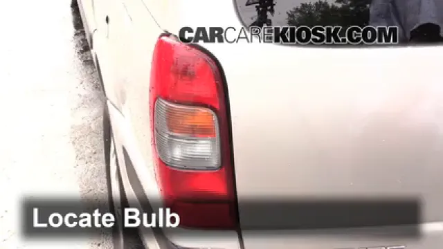 2004 Chevrolet Venture LS 3.4L V6 Éclairage Feu clignotant arrière (remplacer l'ampoule)